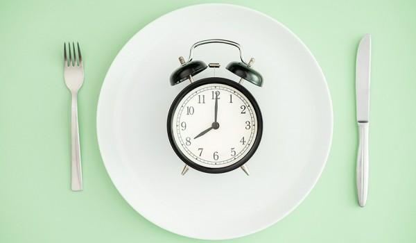 
                Ответы на шесть основных вопросов про интервальное голодание и детокс-диеты
            